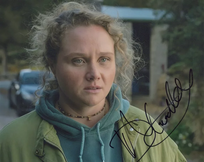Danielle Macdonald autograph