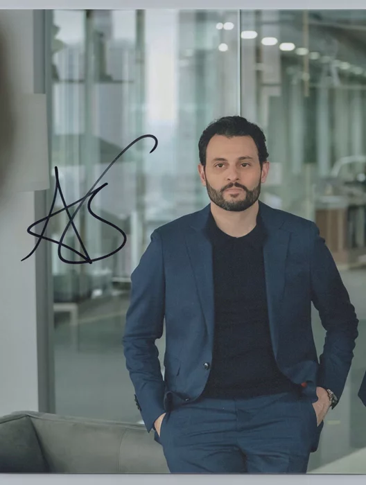 Arian Moayed autograph