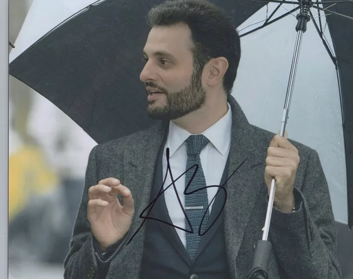 Arian Moayed autograph