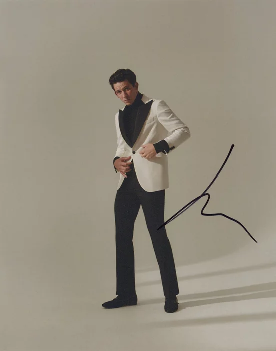 Josh O'Connor autograph