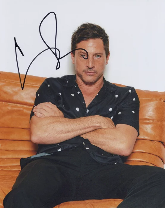 Simon Rex autograph