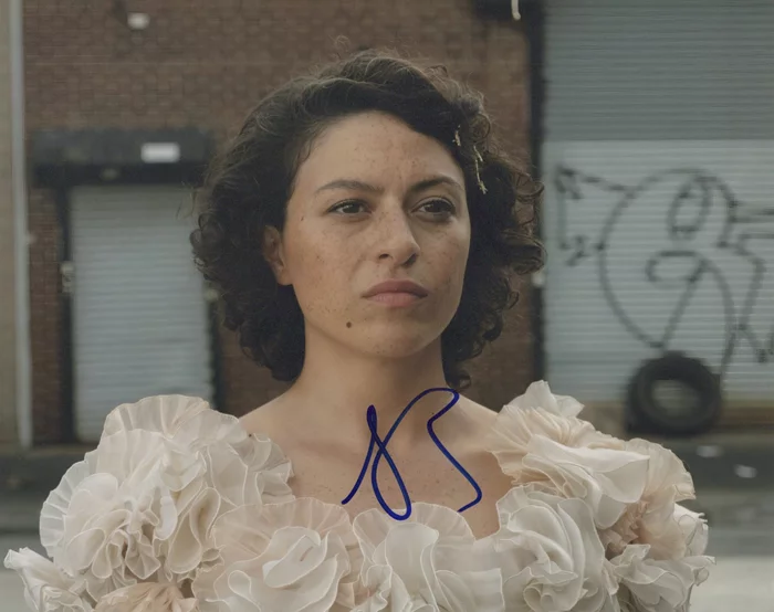 Alia Shawkat autograph