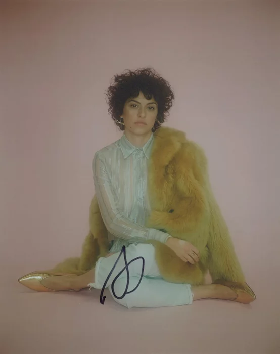 Alia Shawkat autograph