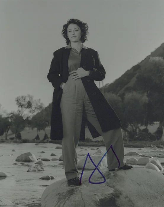 Alia Shawkat autograph