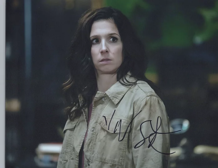 Shoshannah Stern autograph