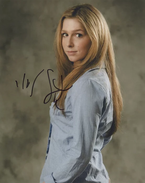 Shoshannah Stern autograph