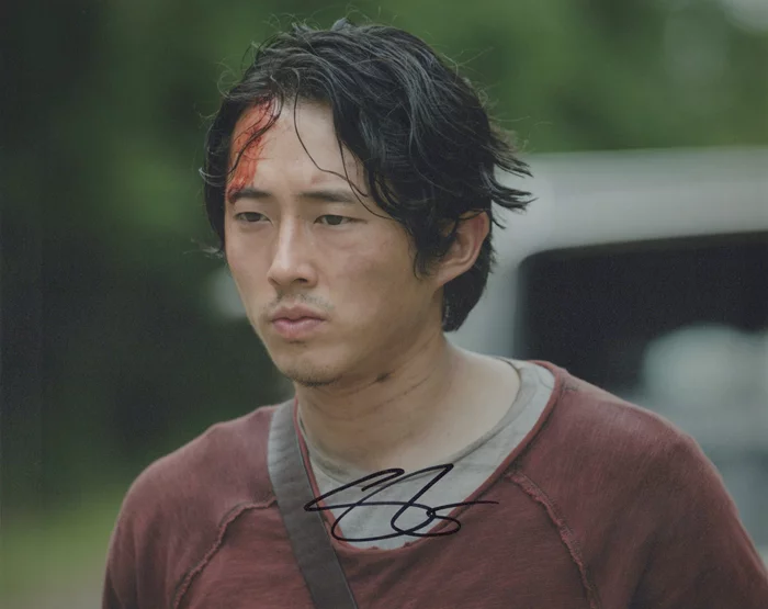 Steven Yeun autograph