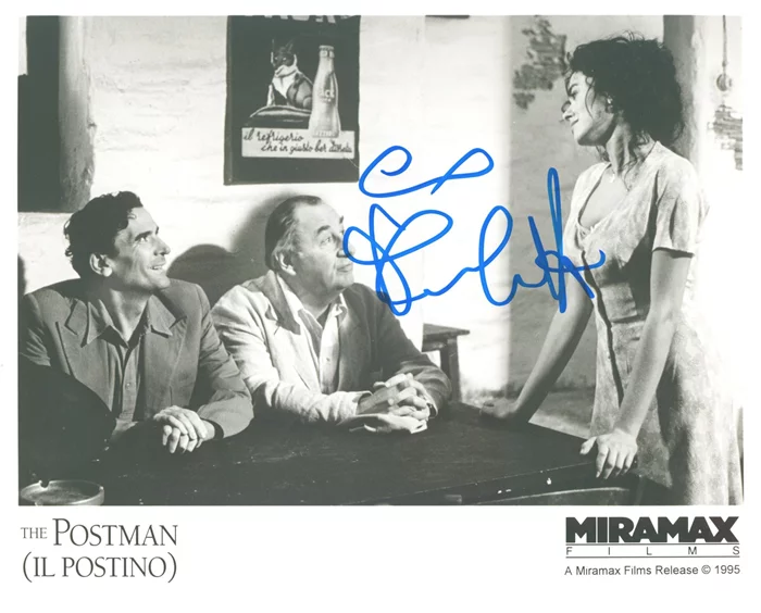 Maria Grazia Cucinotta autograph