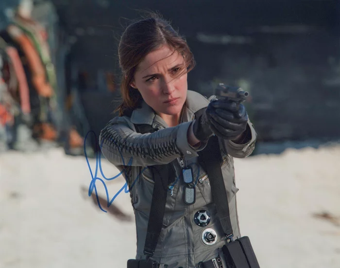 Rose Byrne autograph