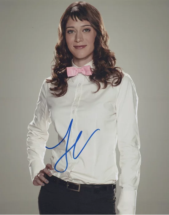 Lizzy Caplan autograph
