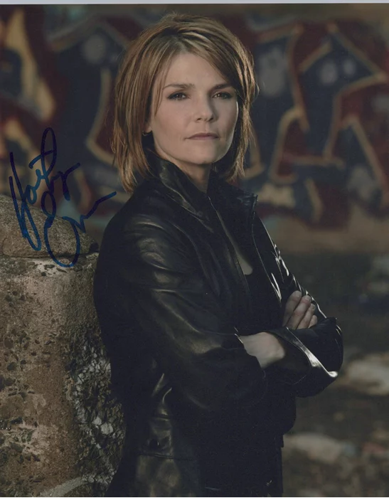 Kathryn Erbe autograph
