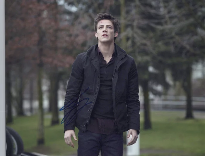 Grant Gustin autograph