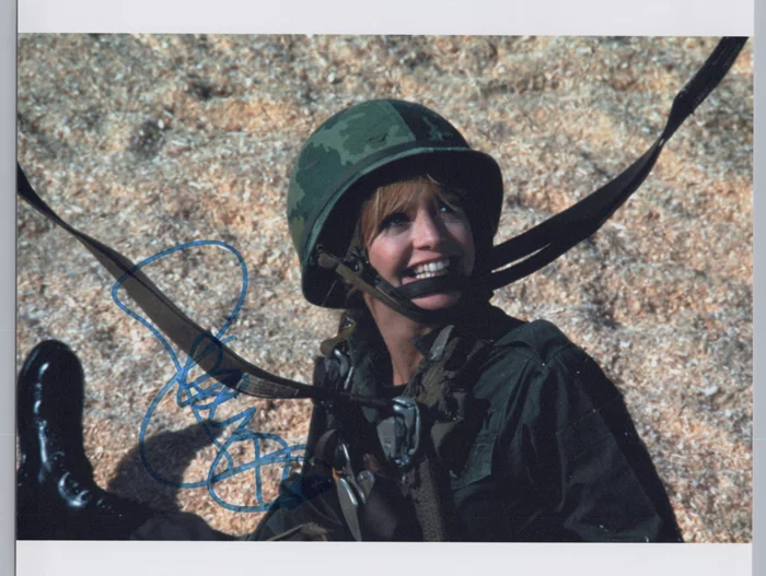 Goldie Hawn autograph