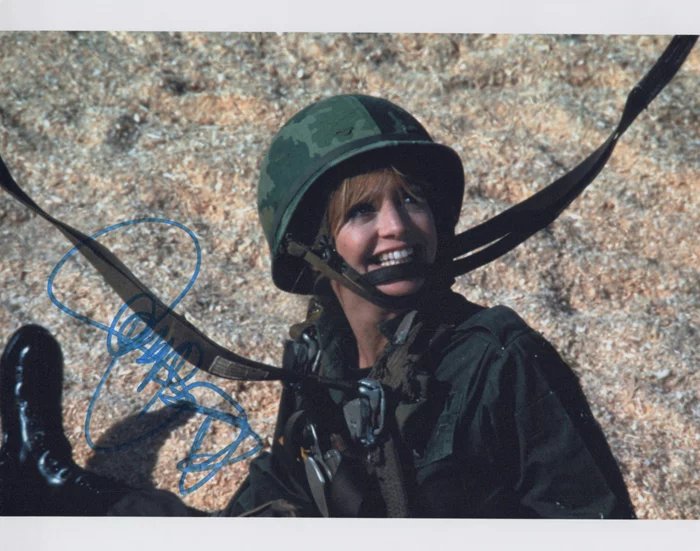 Goldie Hawn autograph