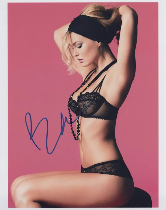 Bar Refaeli autograph