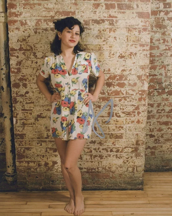 Alia Shawkat autograph