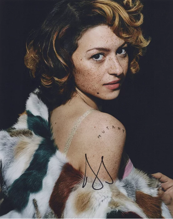 Alia Shawkat autograph