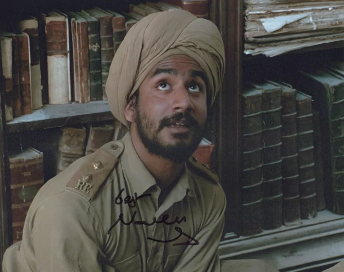Naveen Andrews autograph
