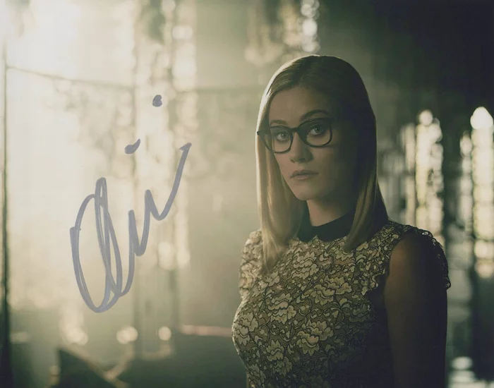 Olivia Dudley autograph