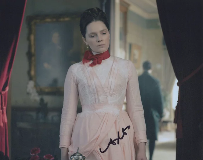 Amy Forsyth autograph