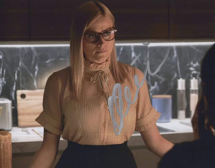 Olivia Dudley autograph