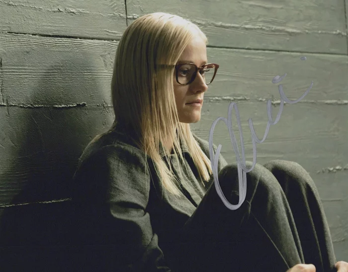 Olivia Dudley autograph