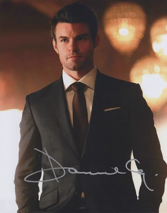 Daniel Gillies autograph