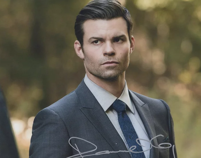 Daniel Gillies autograph