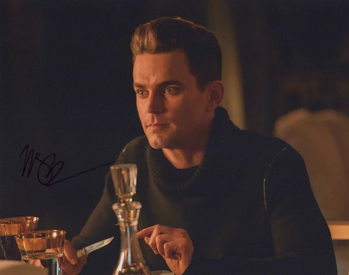 Matthew Bomer autograph