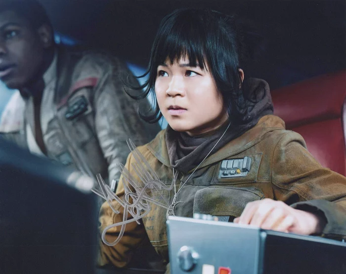 Kelly Marie Tran autograph