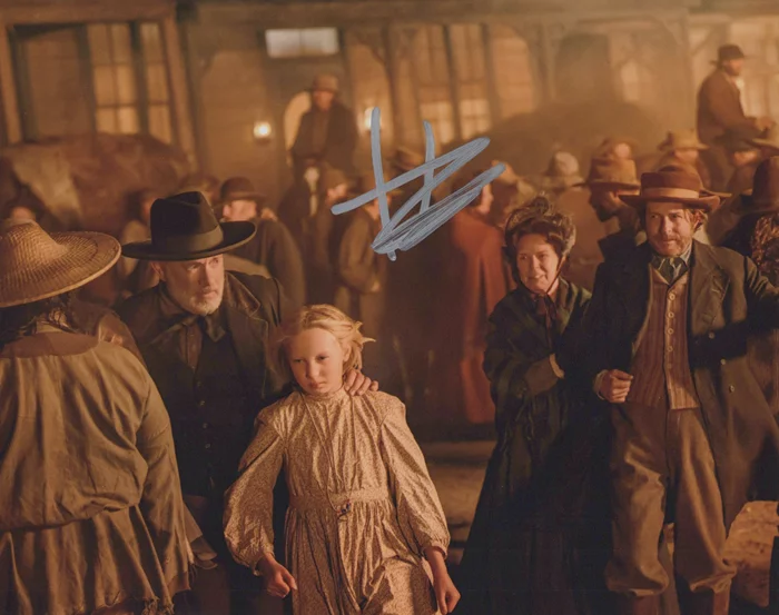 Helena Zengel autograph