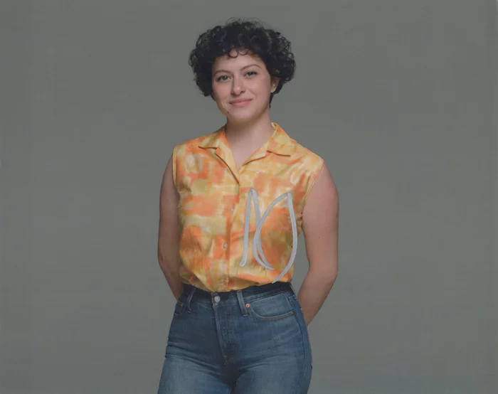 Alia Shawkat autograph