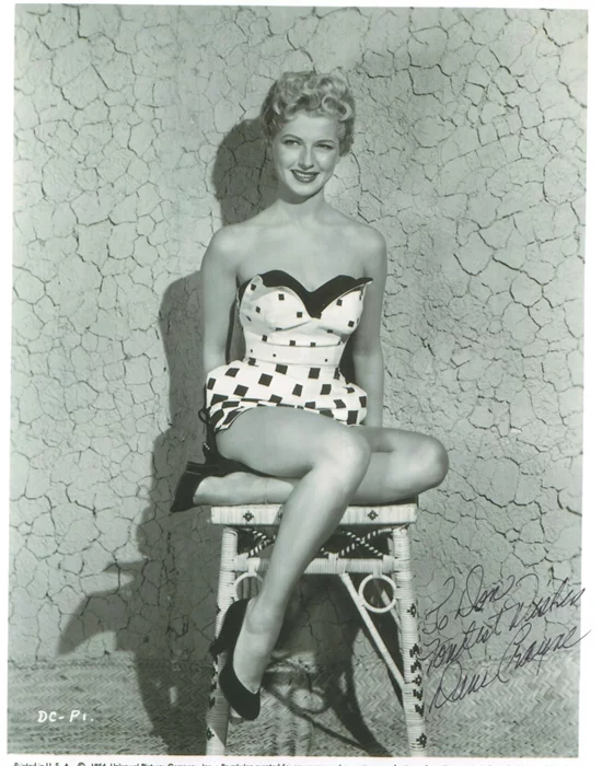 Dani Crayne autograph