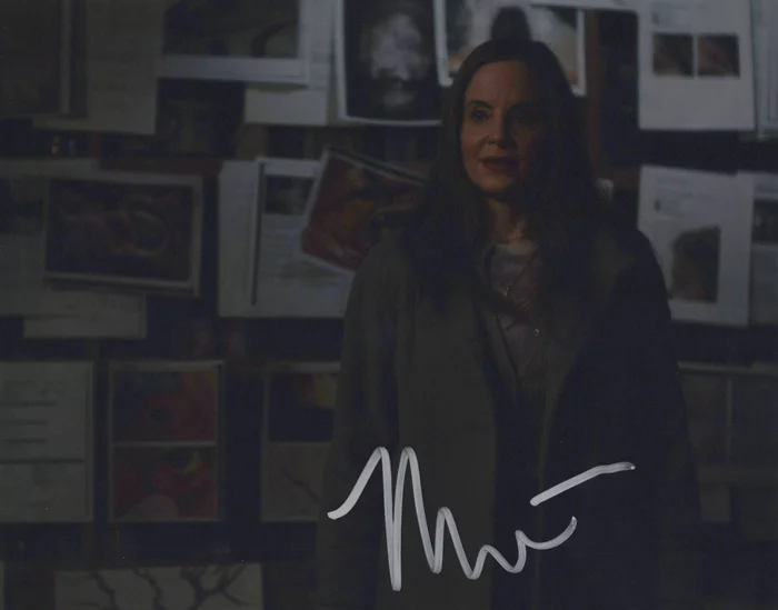 Maria Dizzia autograph