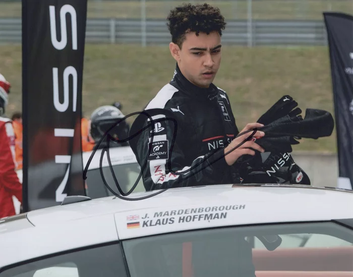 Archie Madekwe autograph