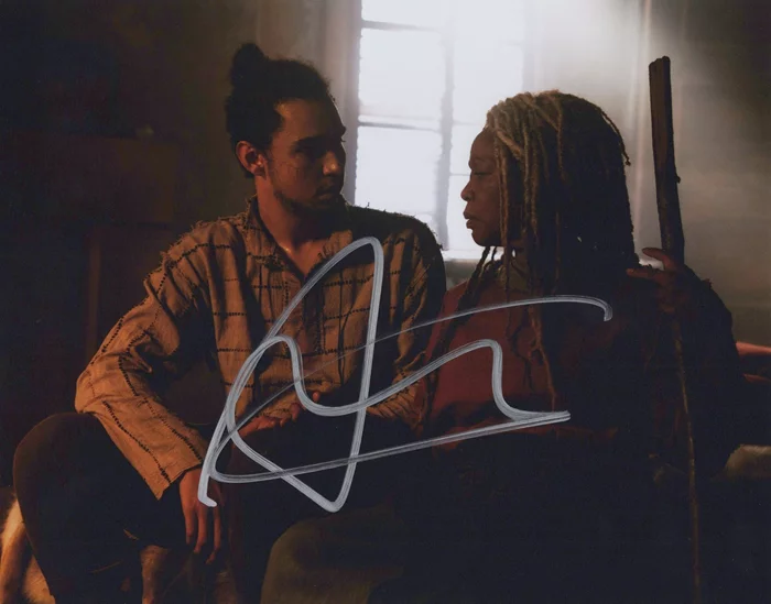 Archie Madekwe autograph