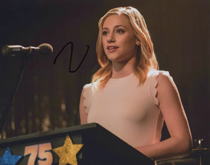 Lili Reinhart autograph