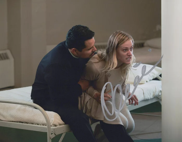 Olivia Dudley autograph