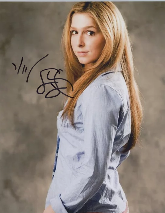 Shoshannah Stern autograph