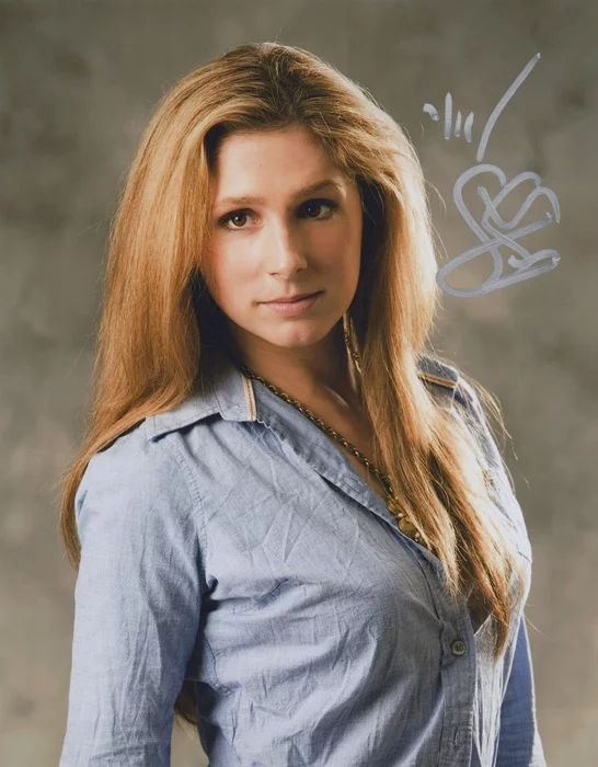 Shoshannah Stern autograph