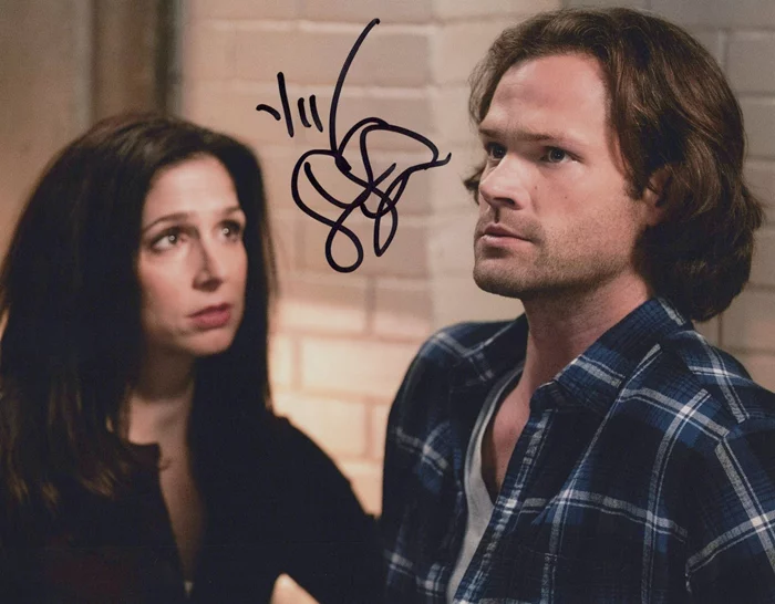 Shoshannah Stern autograph