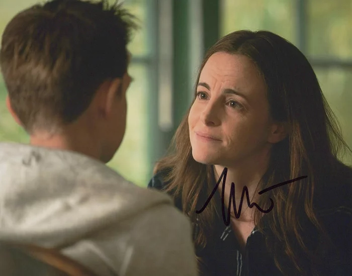 Maria Dizzia autograph