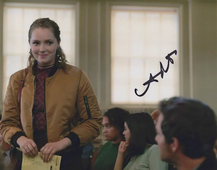 Amy Forsyth autograph