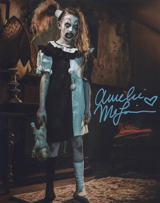 Amelie McLain autograph