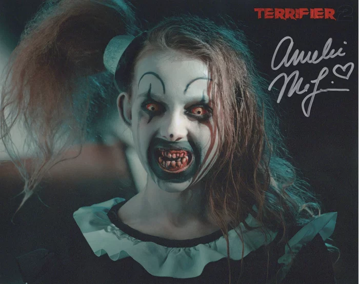 Amelie McLain autograph