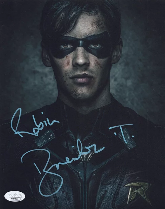 Brenton Thwaites autograph