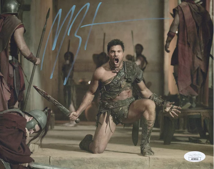 Manu Bennett autograph