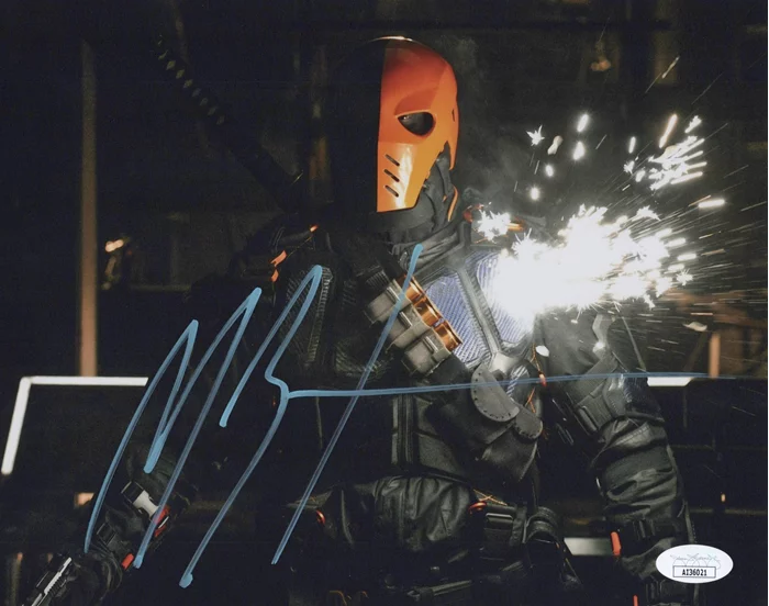 Manu Bennett autograph