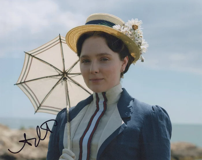 Amy Forsyth autograph