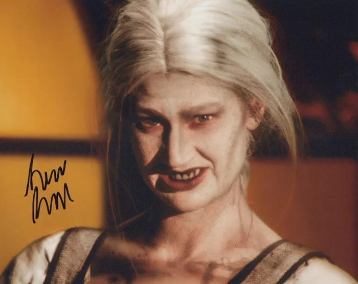 Grace Glowicki autograph